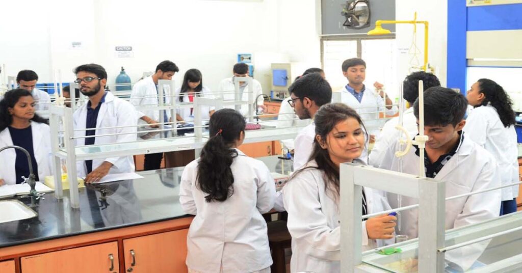 laboratories in amity university